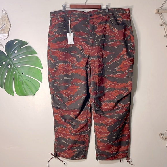 Good American UNISEX Cargo Uniform Pants in Desert Camo0001 size 18 - Picture 7 of 14